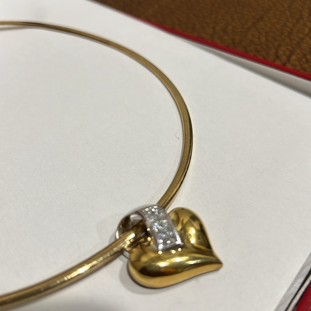 Beautiful crafted 18k Gold Heart 💛 shaped Pendant with 10 Princess Cut Diamond!